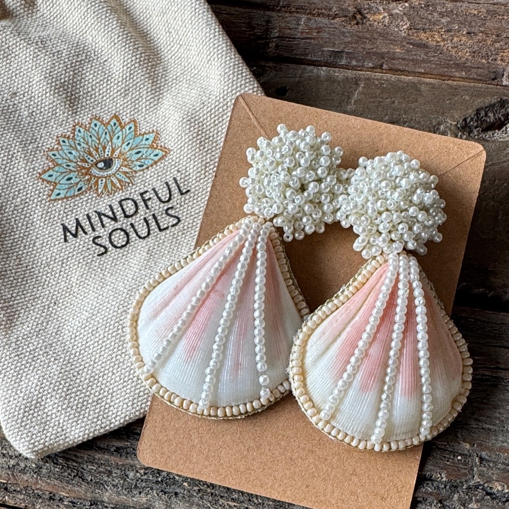 Capri seashell beaded drop earrings NIB